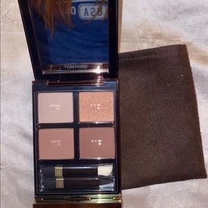 Tom Ford Eyeshadow pallet. Never used, comes with case